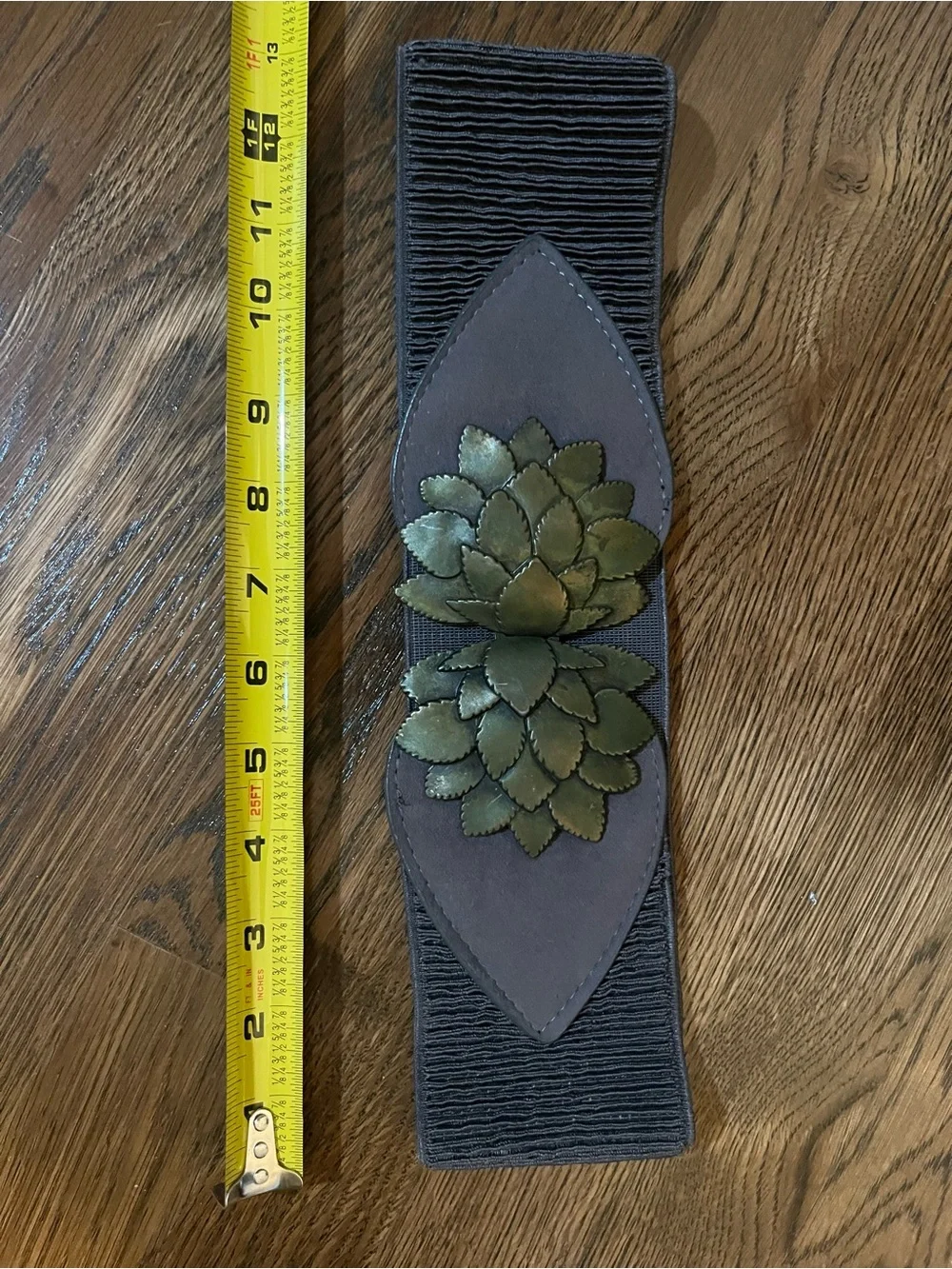 Elastic Women's Waist Belt with Green Leaf Accent. XS.